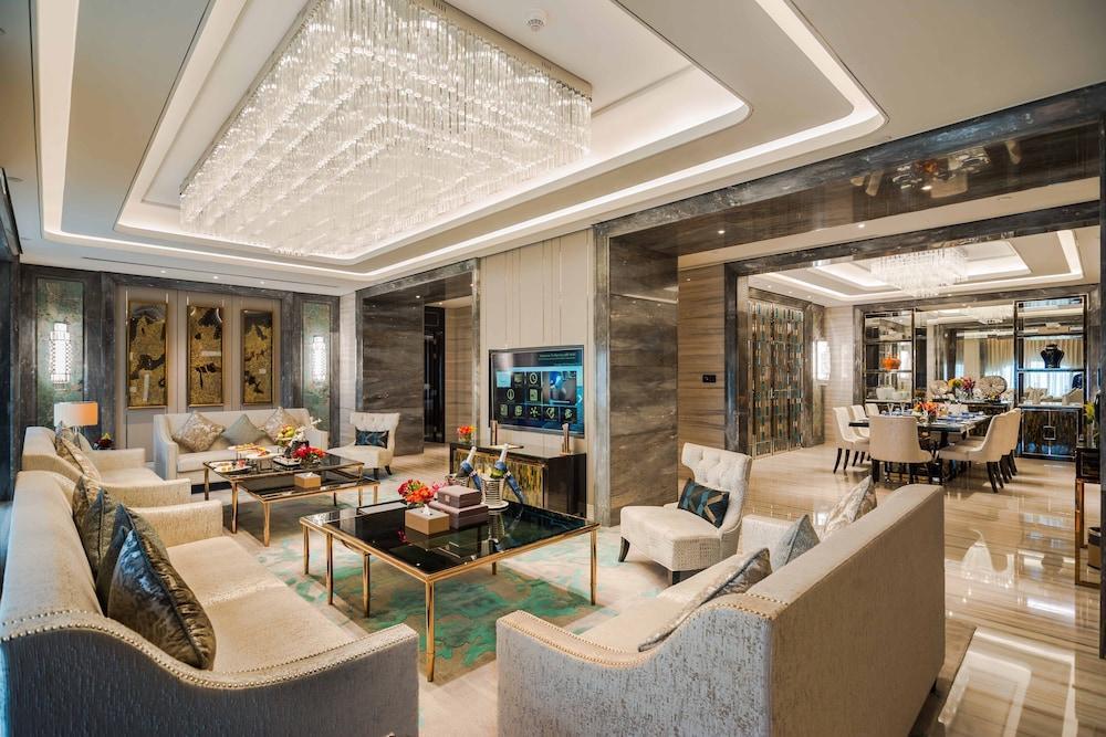 Narcissus Al Hamra Hotel Τζέντα Εξωτερικό φωτογραφία The interior of a suite at the Ritz-Carlton, DIFC